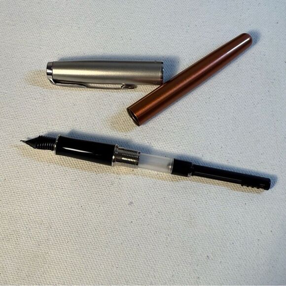 Parker Sonnet Essentials Fountain Pen, silver Orange Lacquer with Palladium Trim - Picture 7 of 10